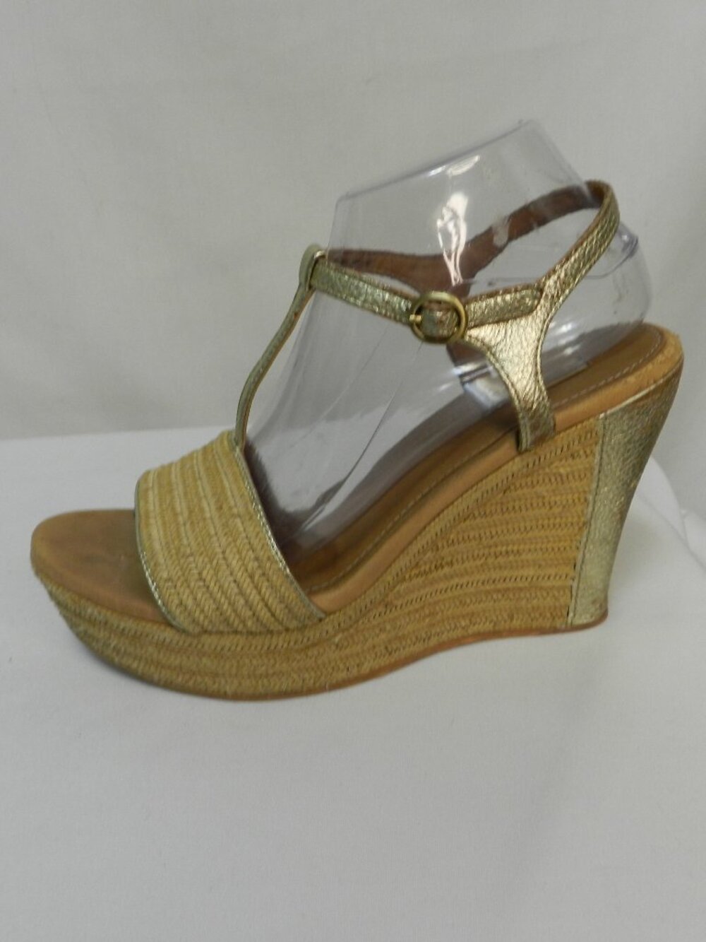 UGG Fitch Leather Wedge platform t-strap platform sandals gold buckle Size 9.5